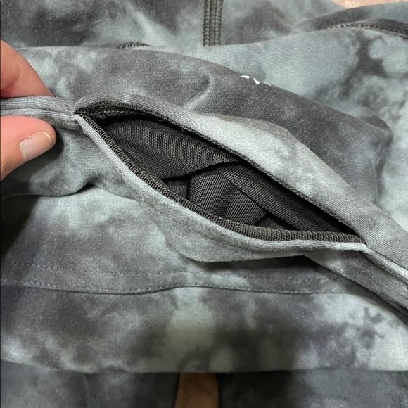 Athleta Elation Printed 7/8 Tight Leggings Dance All Night Black Tie-Dye Small - Picture 8 of 9